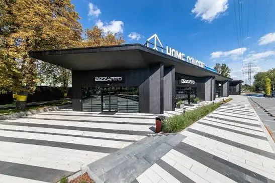 Wnętrze pasażu Home Concept Katowice z salonami Dion i Mirad
